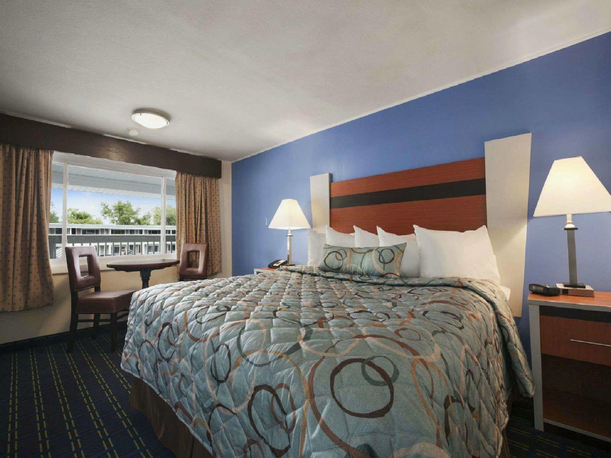 Days By Wyndham - Cape Cod 3*
