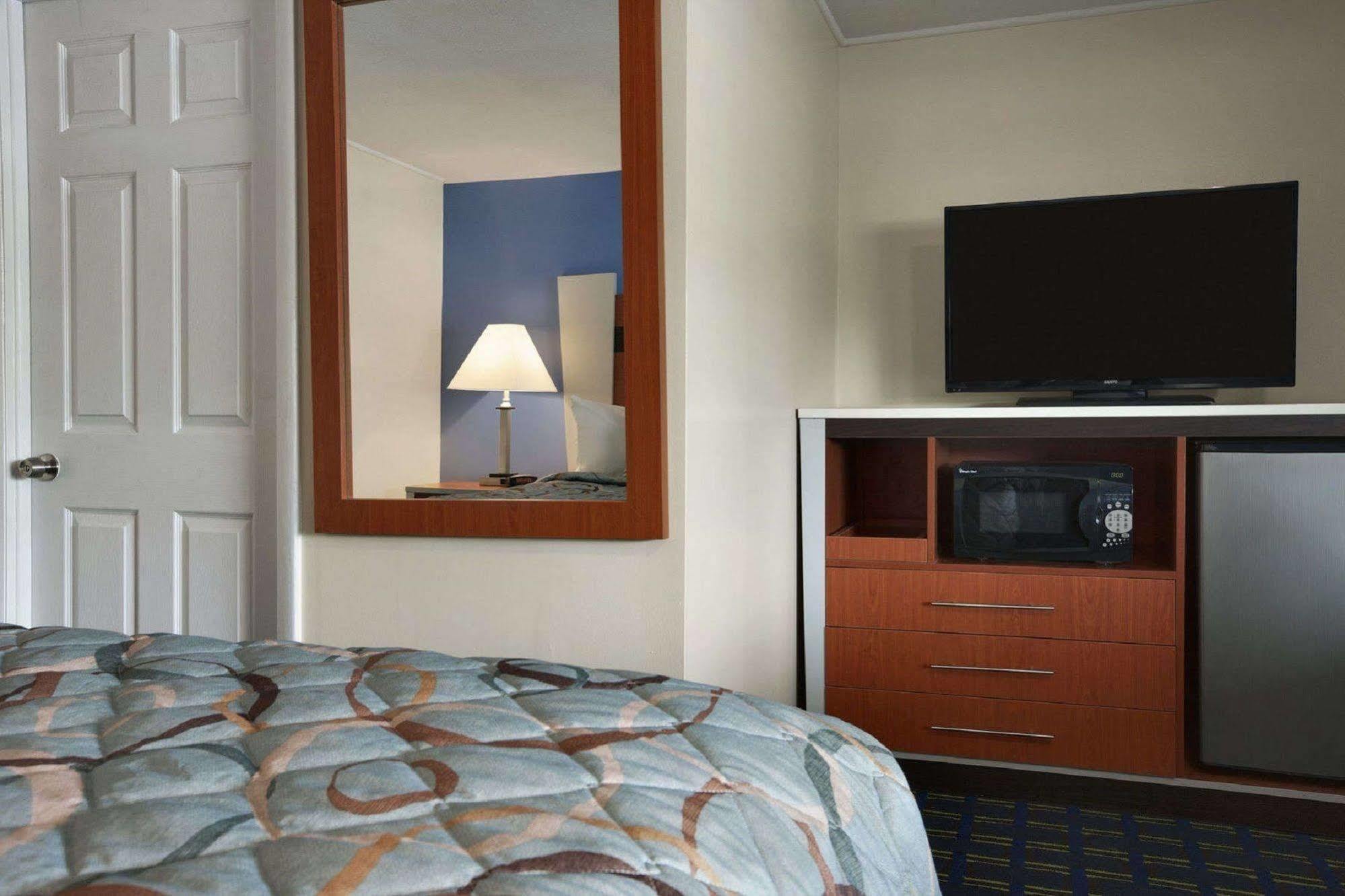 Motel Days By Wyndham - Cape Cod